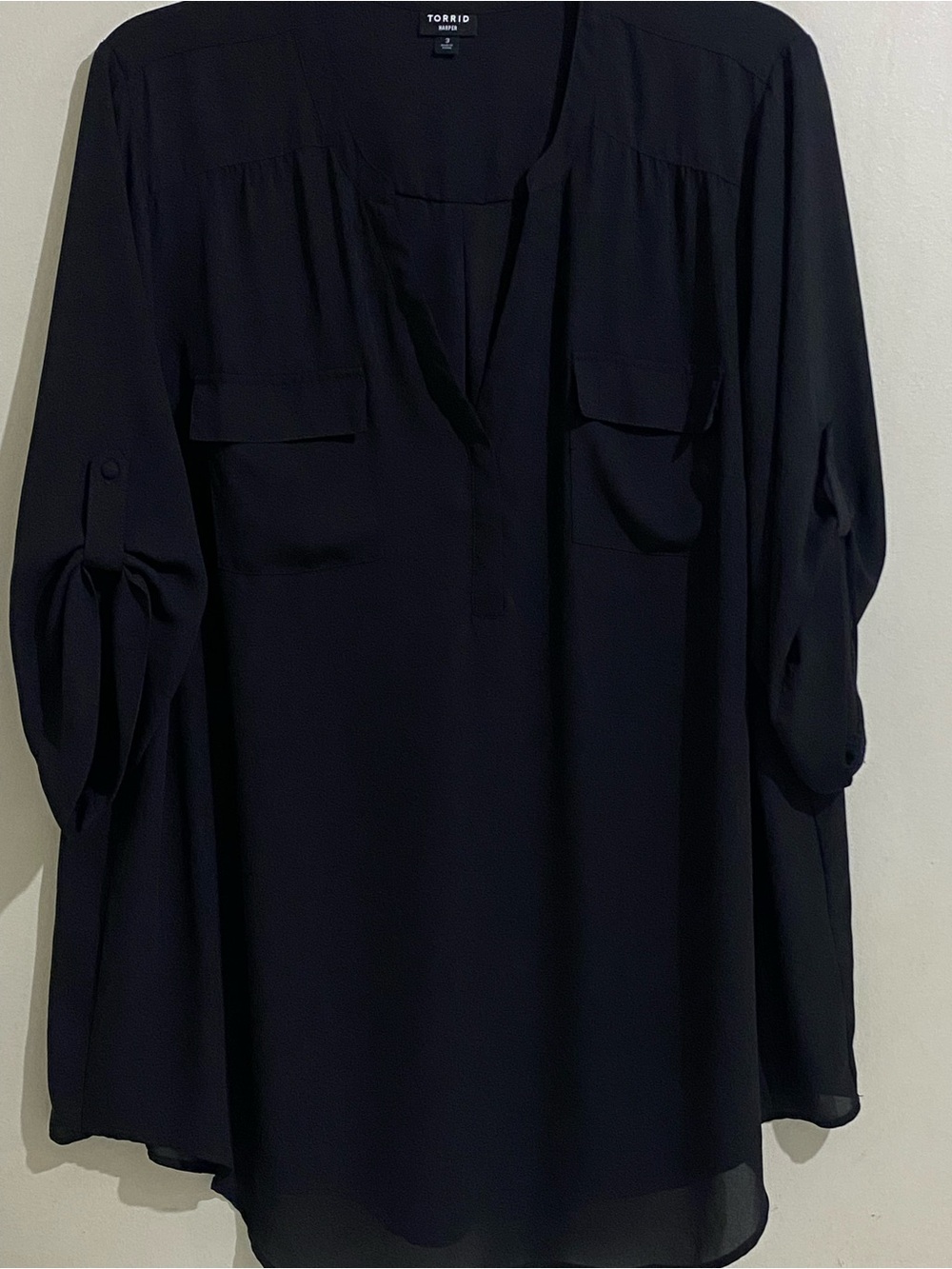Torrid Harper Black V-Neck Roll Tab-Sleeve Tunic Blouse Size 3X